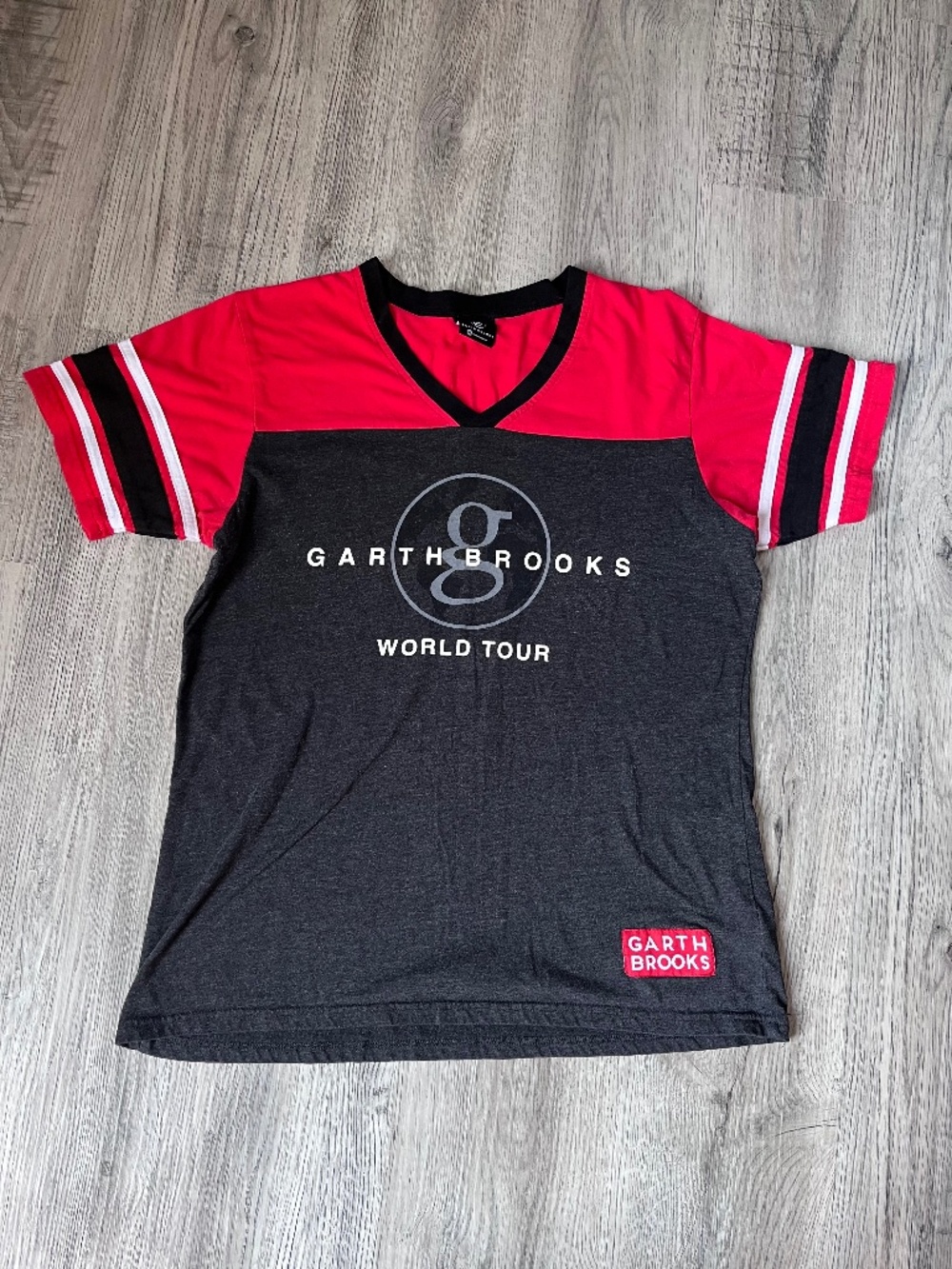 Garth Brooks World Tour V-neck Women’s Shirt XL